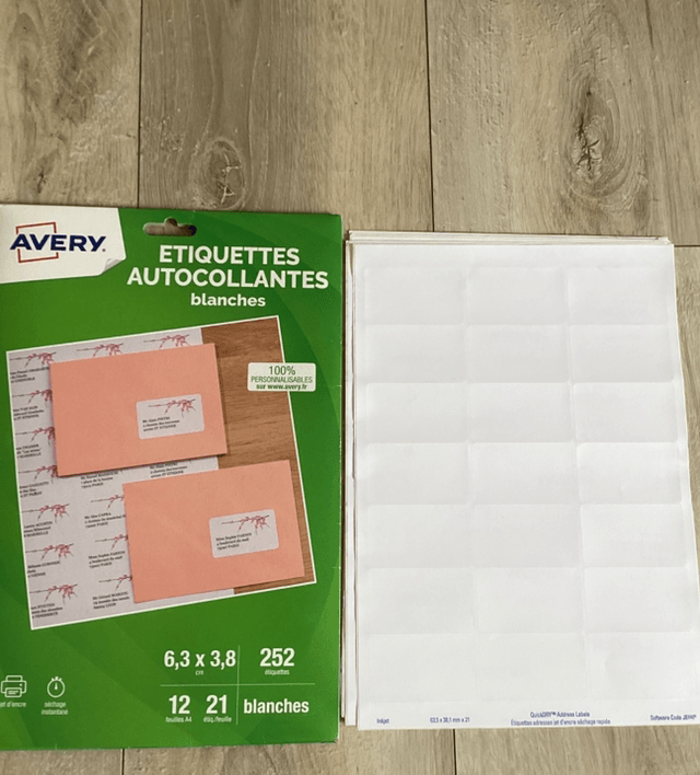 Étiquettes autocollantes blanches rectangle Avery lot de 8 feuilles 