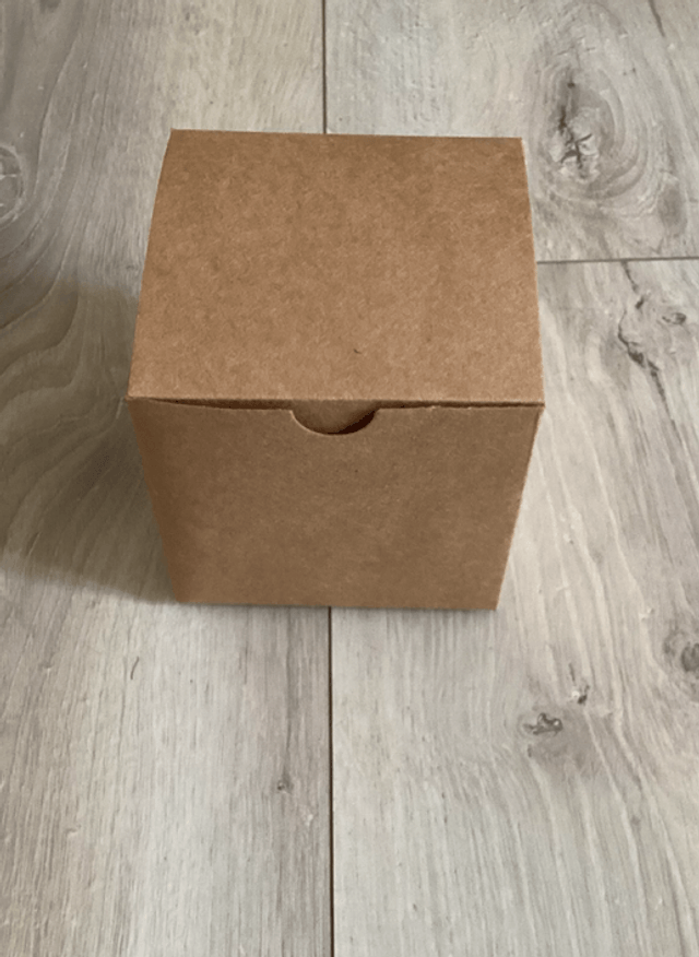 Boites d’emballage pour bougies taille : 10x10x10 vendu en lot ( 9 boites dans un lot ) 
