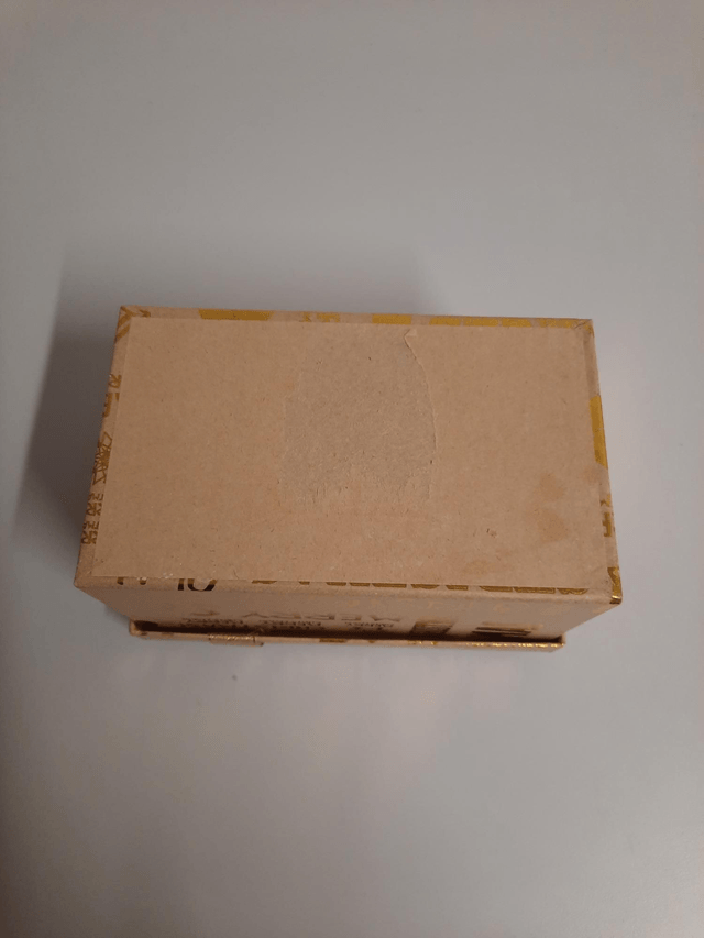 Coffret de Noël vide occasion ( un peu déchiré en dessous ) 