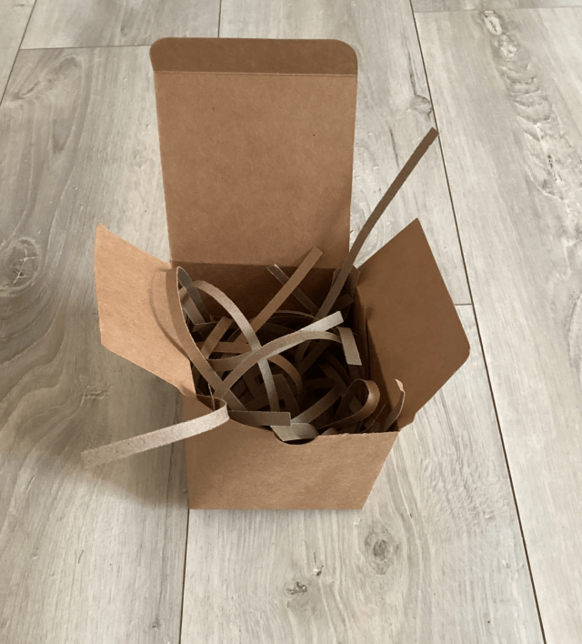 Boites d’emballage pour bougies taille : 10x10x10 vendu en lot ( 9 boites dans un lot ) 