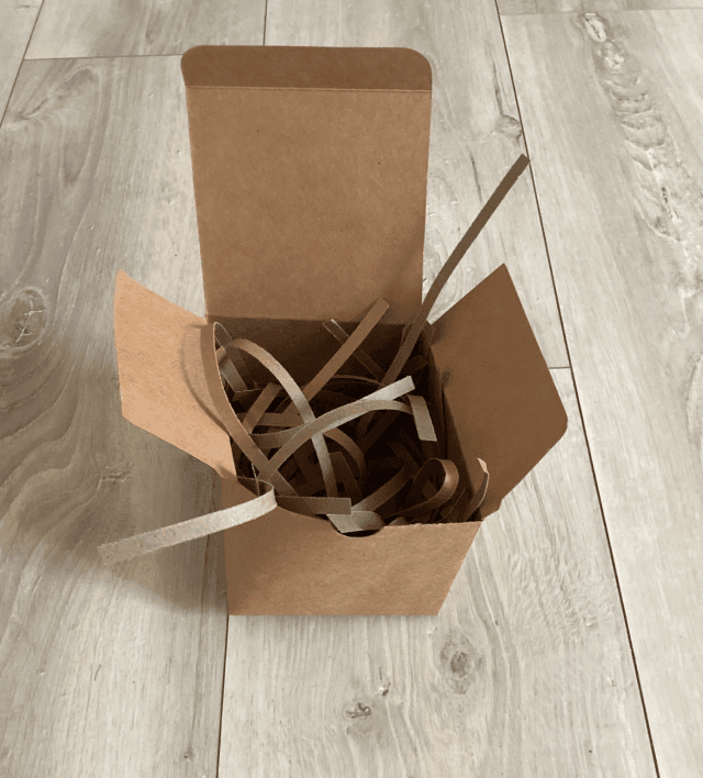 Boites d’emballage pour bougies taille : 10x10x10 vendu en lot ( 9 boites dans un lot ) 